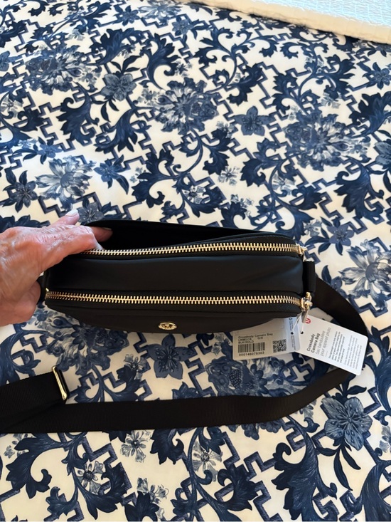 lululemon camera bag black Vegas Golden Knights Crossbody This lululemon Crossbody Camera Bag offers a sleek and contemporary way to carry your essentials while repping the Los Angeles Kings This cross LULULEMON CROSSBODY CAMERA BAG BLACK